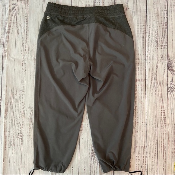 Fabletics Gray Lightweight Capri.  Size Small. EUC - Picture 10 of 13